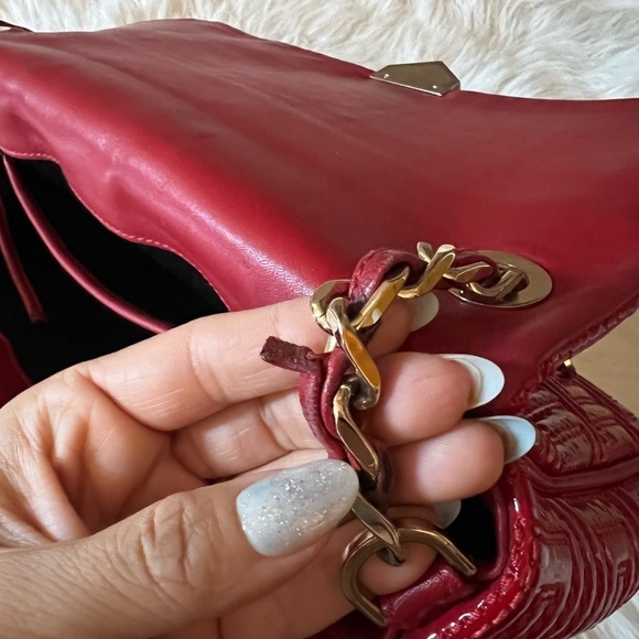 Gianni Versace Made In Italy Red Patent Leather Chain Shoulder Bag - Picture 12 of 12